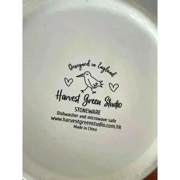 "LOVE LIVES HERE " Bees Honeycomb Coffee Cocoa Tea Mug 16 oz Stoneware NEW - Picture 4 of 4